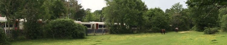 What public transport is&nbsp;available?